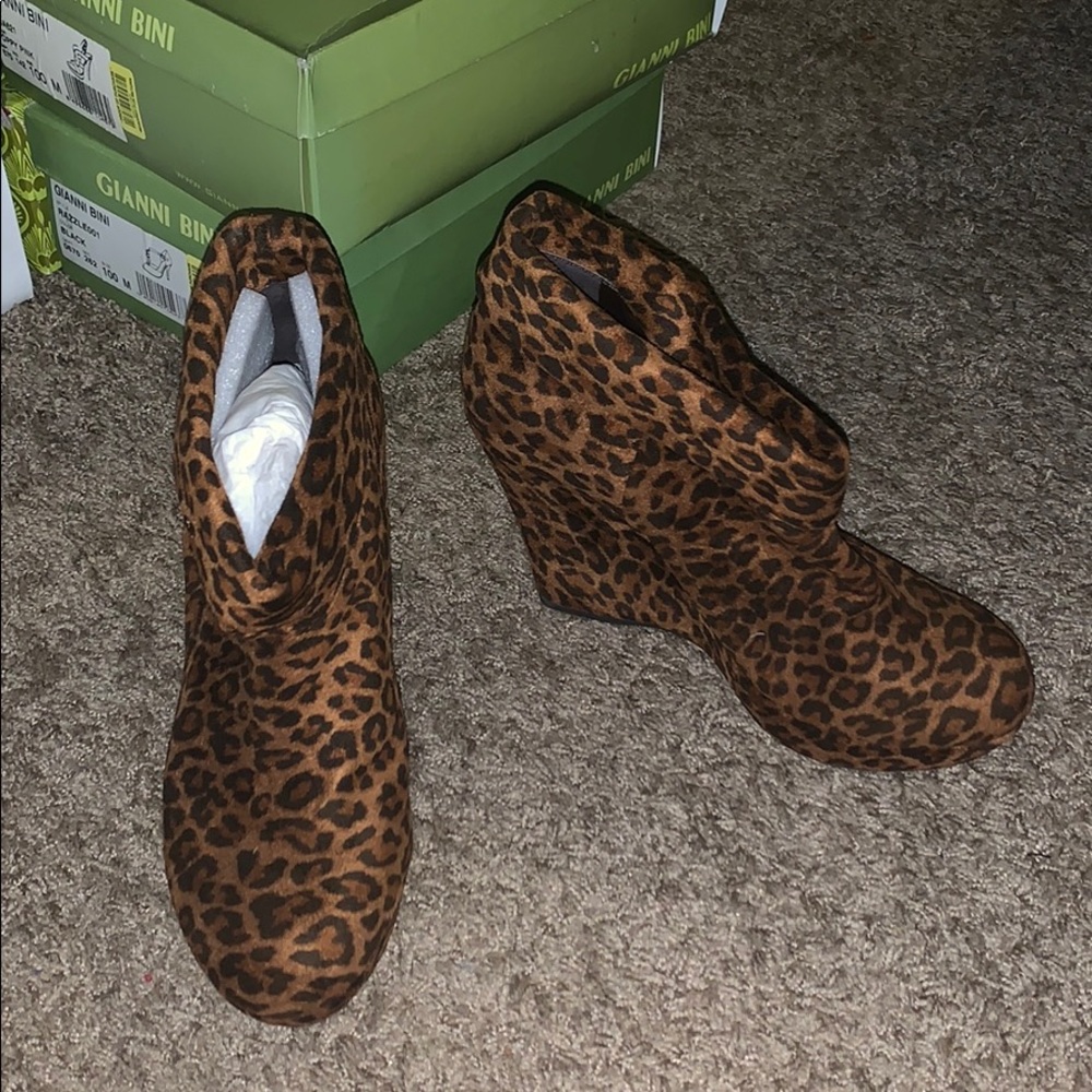 cheetah print Gianni bini wedge booties size 10